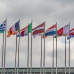 Die Flaggen der EU sind vor dem Europaparlament Straßburg gehisst