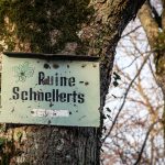 Schild an der Ruine