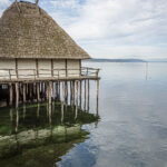 Pfahlbau am Ufer des Bodensee