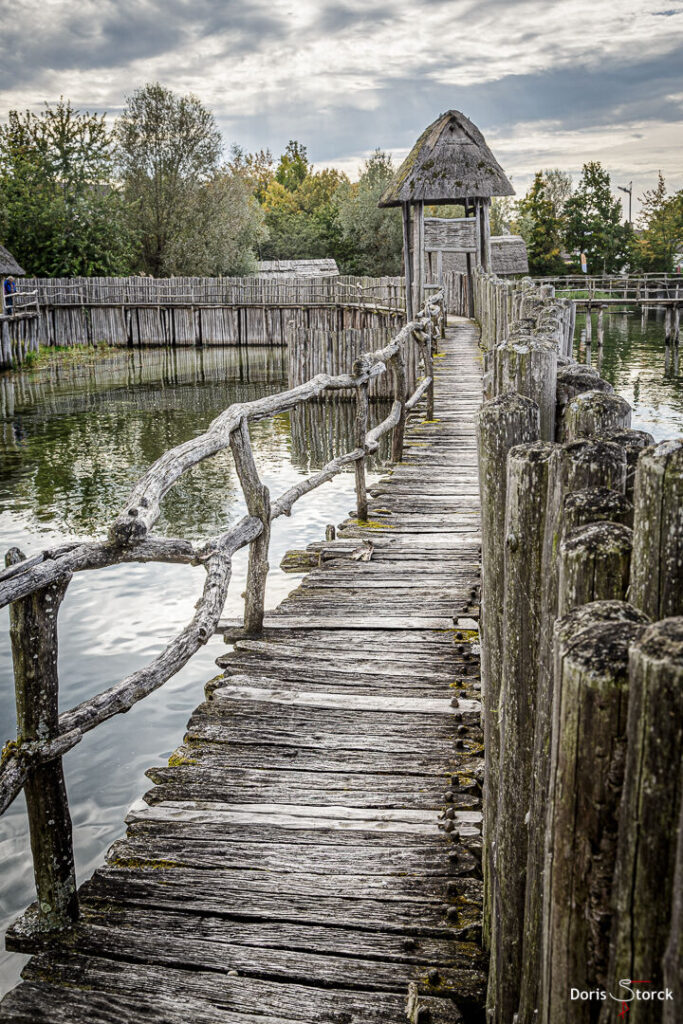 Steg über die Palisade