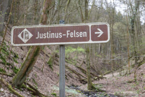 Wegweiser Justinus-Felsen