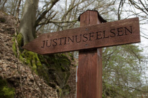 Wegweiser Justinusfelsen