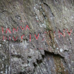 Justinusfelsen, römische Inschrift im Felsen