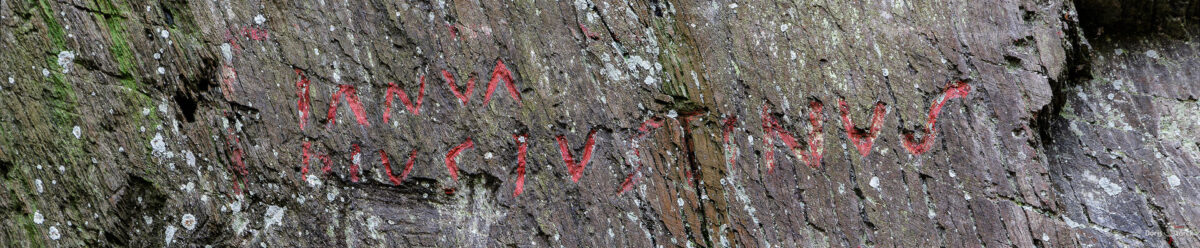 Justinusfelsen, römische Inschrift im Felsen